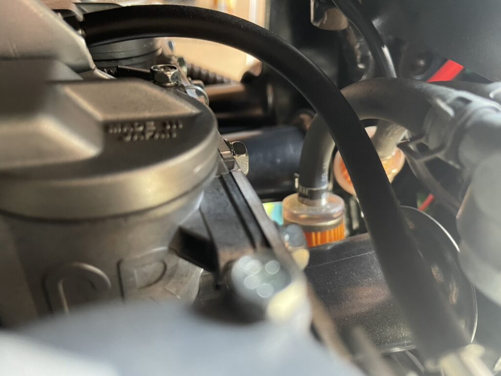 俺のZ1の燃料ホース　キャブ側
